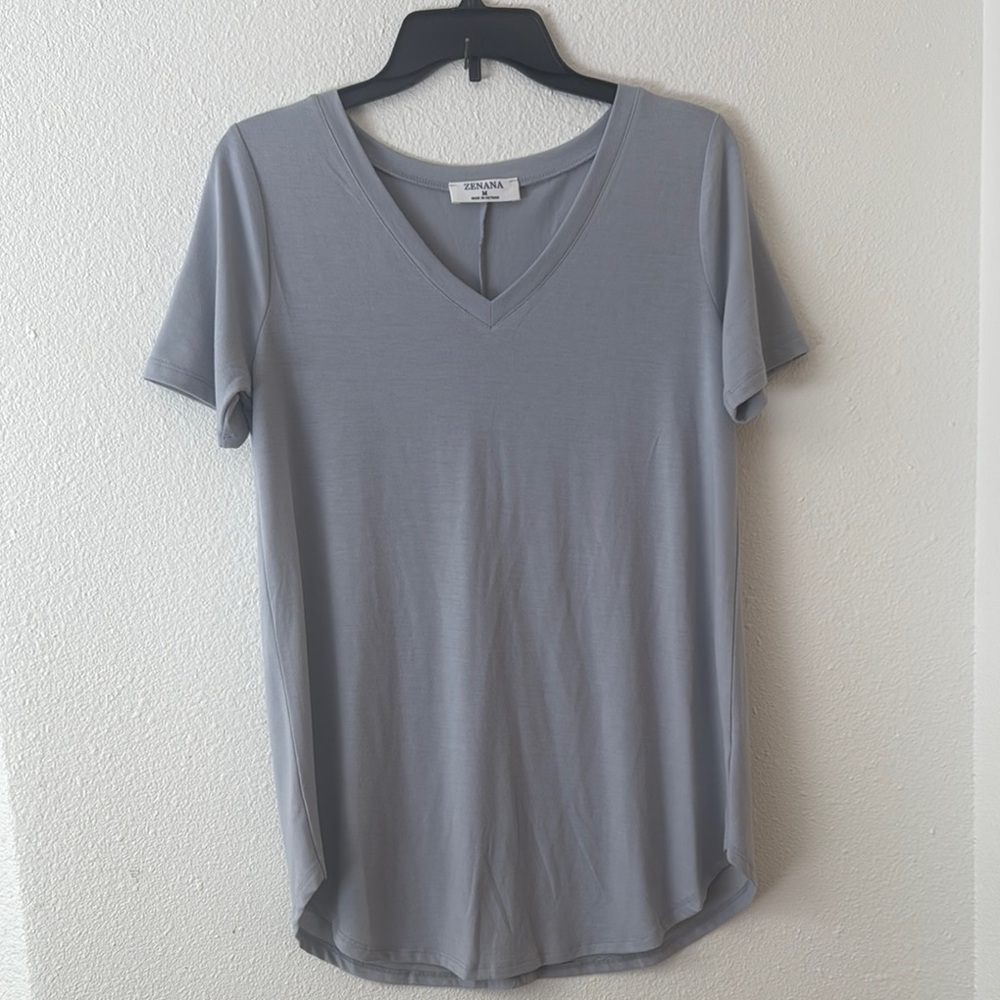 Zenana Outfitters Gray Loose Fitted Short Sleeve Tee. Size M. Minimalist